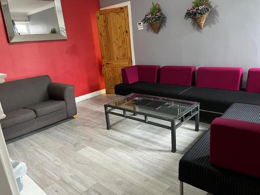 Ovington Grove 2 Fully Equipped Kitchen Free Parking 3 Bedrooms Netflix Нюкасъл ъпон Тайн Екстериор снимка