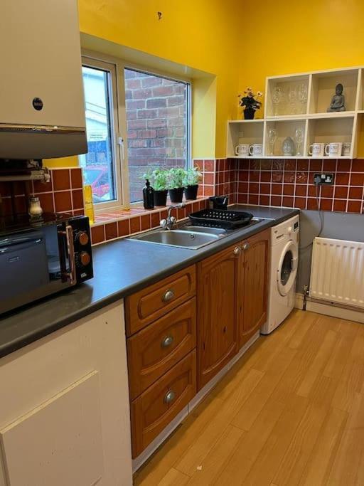 Ovington Grove 2 Fully Equipped Kitchen Free Parking 3 Bedrooms Netflix Нюкасъл ъпон Тайн Екстериор снимка