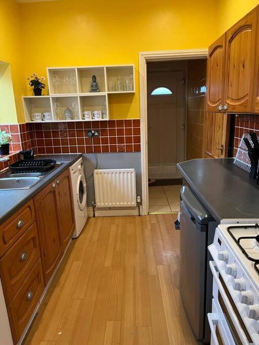 Ovington Grove 2 Fully Equipped Kitchen Free Parking 3 Bedrooms Netflix Нюкасъл ъпон Тайн Екстериор снимка