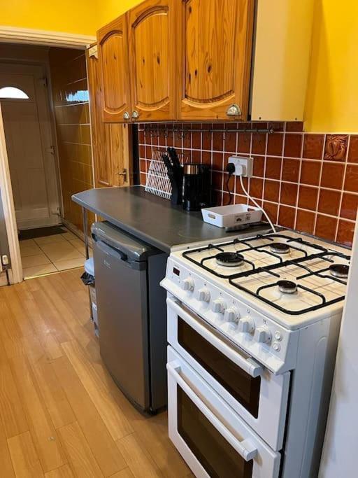Ovington Grove 2 Fully Equipped Kitchen Free Parking 3 Bedrooms Netflix Нюкасъл ъпон Тайн Екстериор снимка