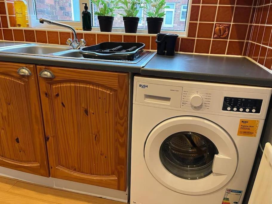 Ovington Grove 2 Fully Equipped Kitchen Free Parking 3 Bedrooms Netflix Нюкасъл ъпон Тайн Екстериор снимка