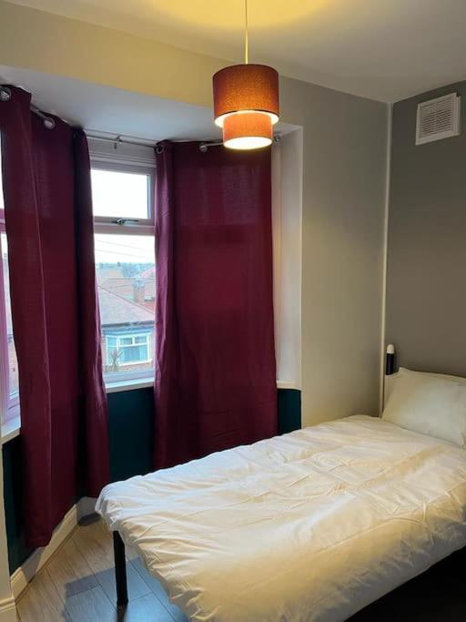 Ovington Grove 2 Fully Equipped Kitchen Free Parking 3 Bedrooms Netflix Нюкасъл ъпон Тайн Екстериор снимка